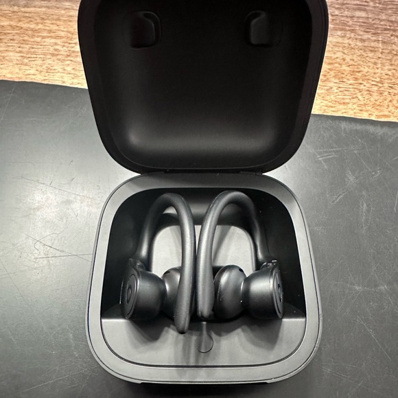 Beats by Dre Headphones Like New Powerbeats Pro Wireless Headphones